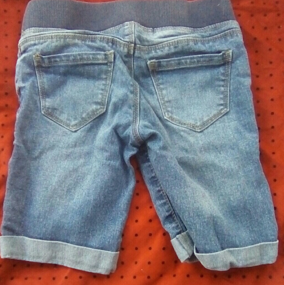 Shorts - Picture 2 of 3